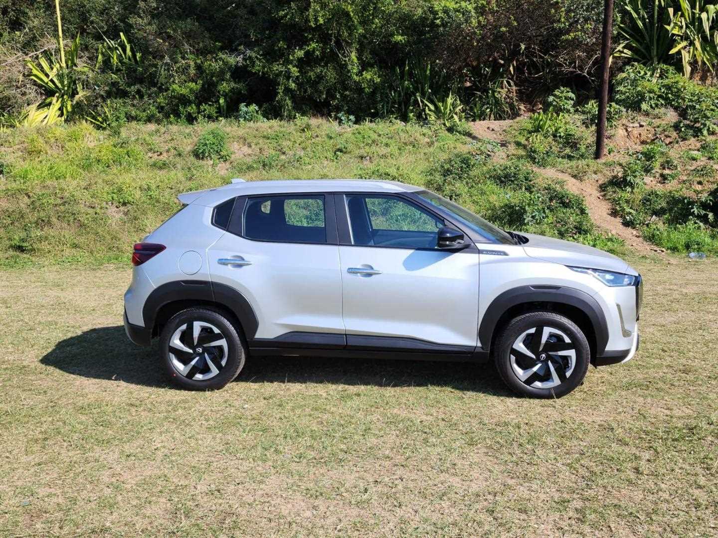 Nissan-1.0 Visia MT (DD0)2025-Eastern-Cape-Motors-Showroom