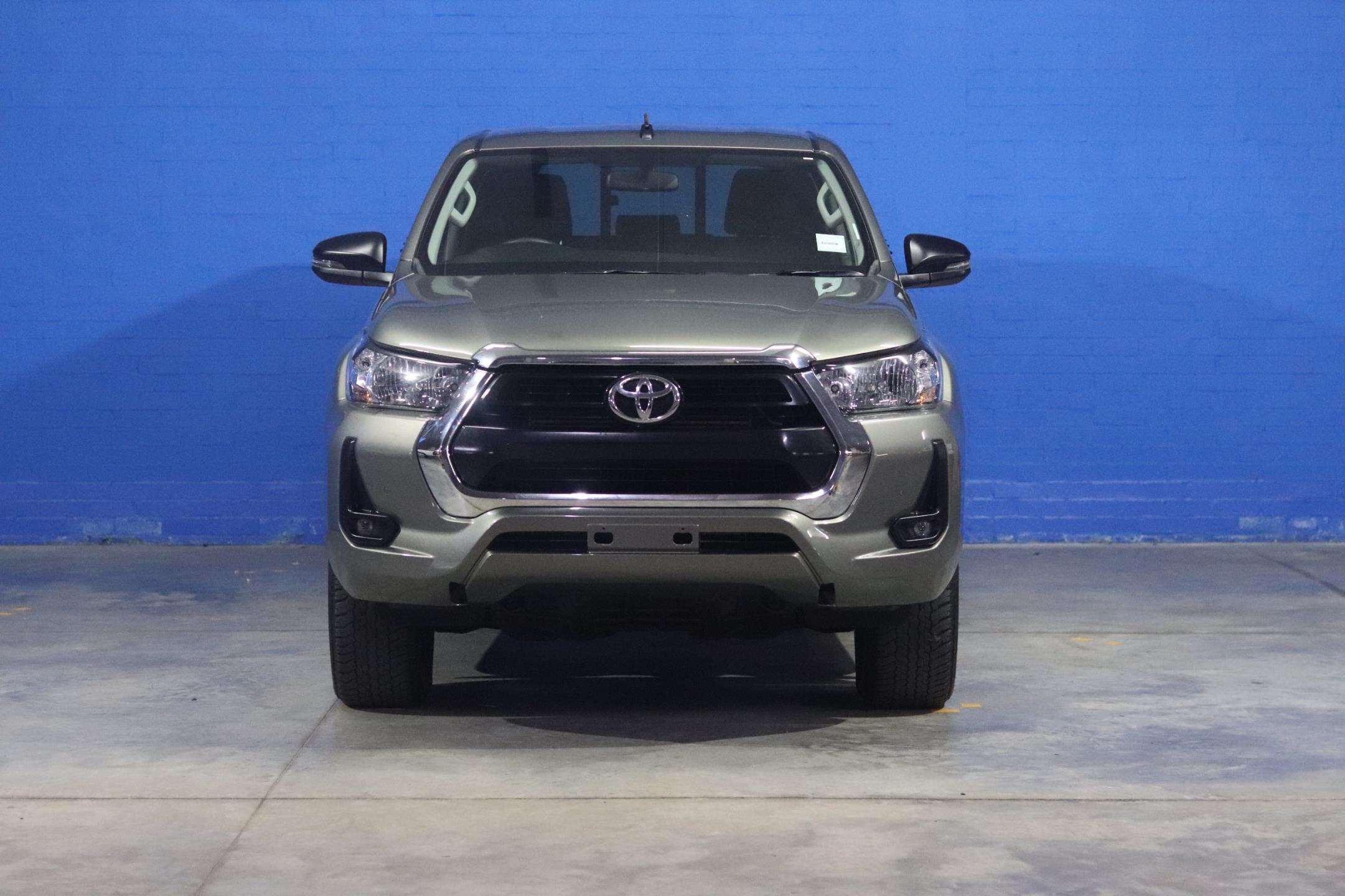 Toyota-2.4 GD-6 RB Raider D/C P/U A/T 4X22023-Eastern-Cape-Motors-In Transit
