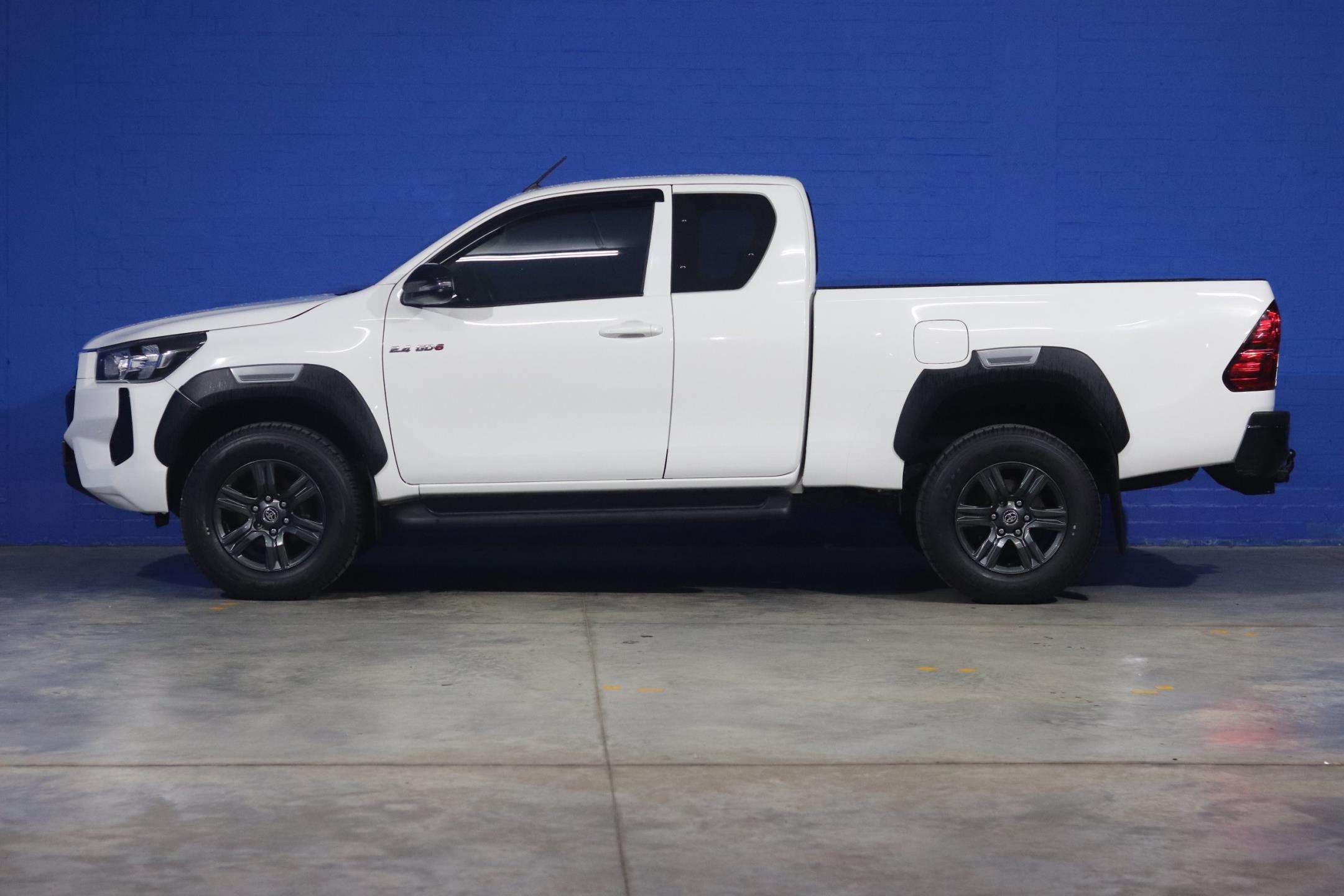 Toyota-2.4 GD-6 RB E/Cab P/U MT 4X22024-Eastern-Cape-Motors-Showroom Used