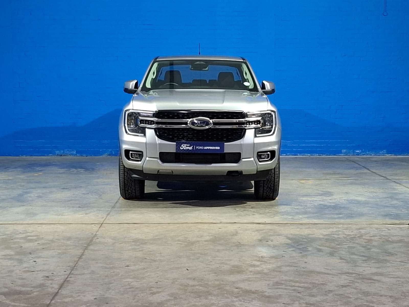 Ford-2.0D XLT HR A/T D/C P/U2024-Eastern-Cape-Motors-Showroom Used