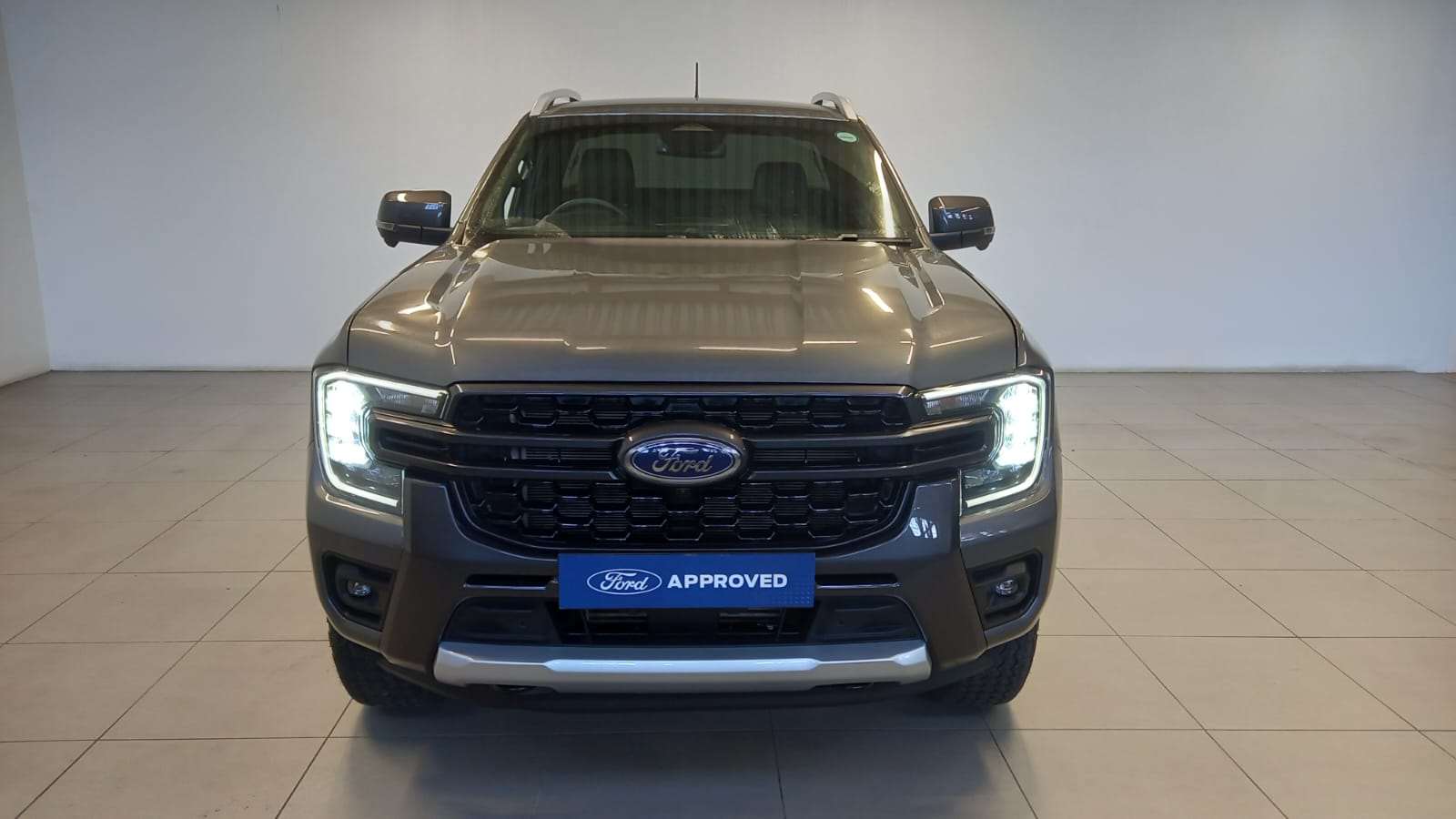 Ford-LGSG 2.0L BIT Super Cab Wildtrak 4x4 10AT2025-Eastern-Cape-Motors-Showroom Used