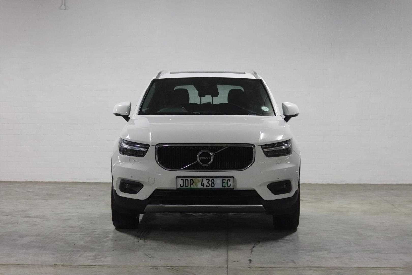 Volvo-D4 Geartronic AWD Momentum2018-Eastern-Cape-Motors-Used Showroom