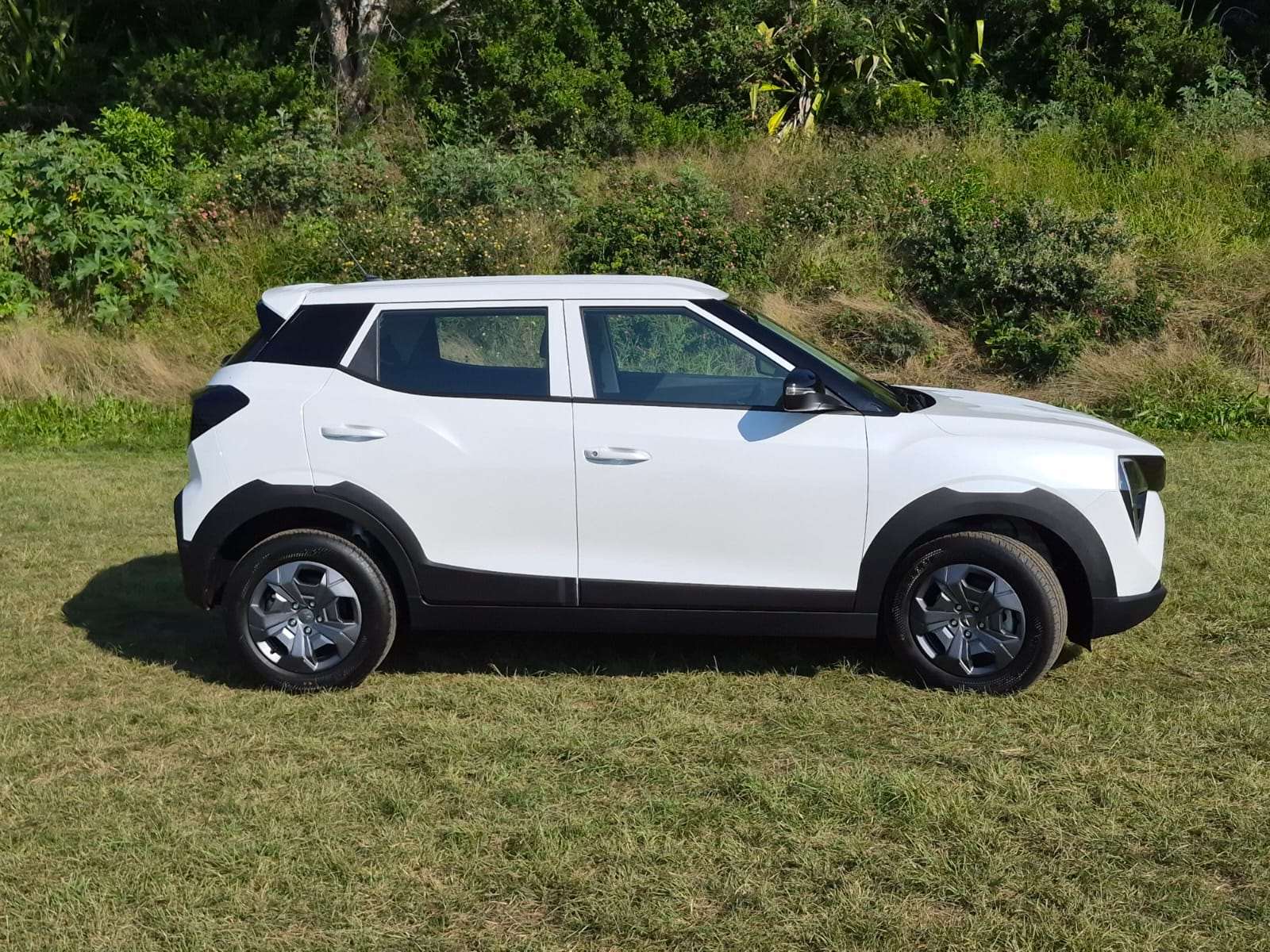 Mahindra-1.2T MX2 A/T2026-Eastern-Cape-Motors-Showroom