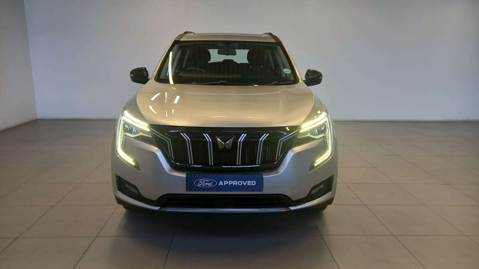 Mahindra-XUV 700 2.0 AX5 A/T2023-Eastern-Cape-Motors-Showroom Used