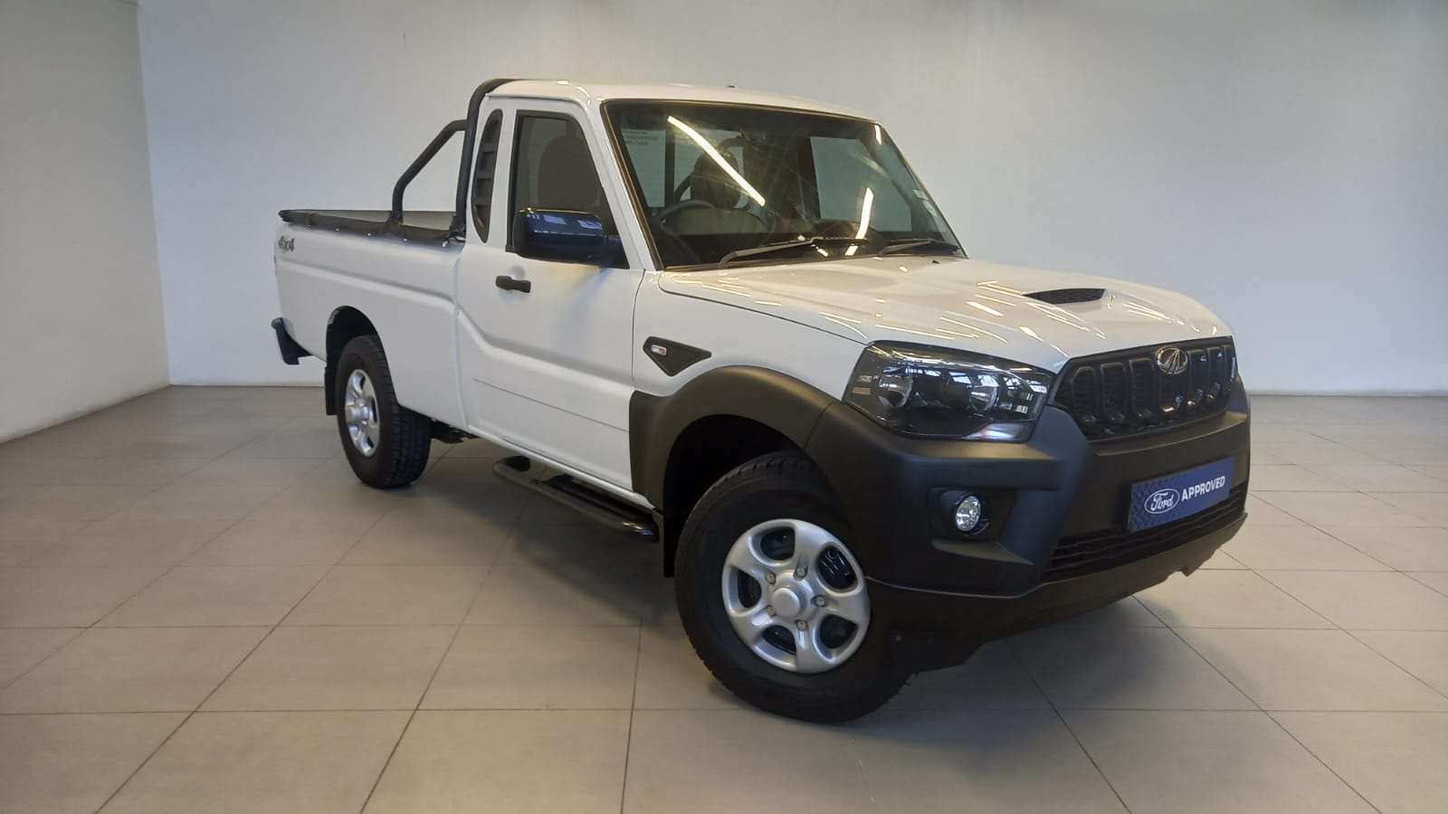 Mahindra-PIK UP 2.2 mHAWK S4 4X4 P/U S/C2025-Eastern-Cape-Motors-Showroom Used